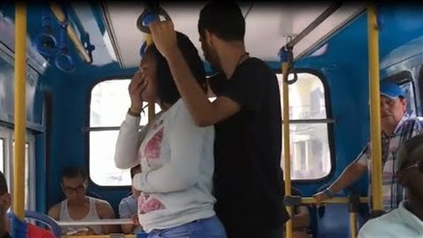 تحرش بإحدى الحافلات