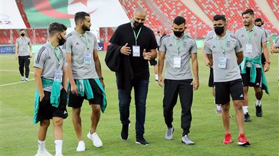 مدرب الجزائر: أعطيت الضوء الأخضر لمشاركة بونجاح.. وصفوفنا مكتملة لمواجهة قطر