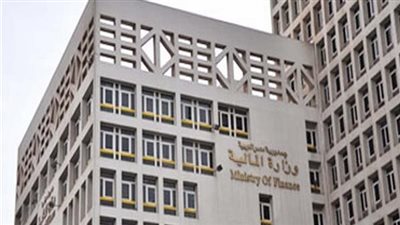 المالية تصدر قرارًا بفرض ضريبة مالية على مطربي الحفلات الغنائية