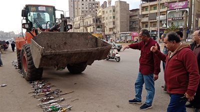 في ميدان عام.. إعدام 72 شيشة بعد مصادرتها من المقاهي في المحلة الكبرى | صور