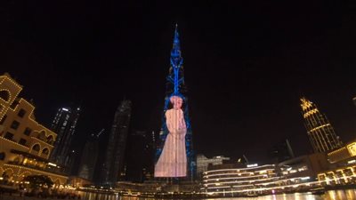 برج خلية يحتفي بـ أوبرا الوصل بـ إضاءات ساحرة| صور