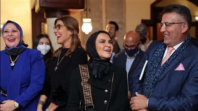 وزيرة الاستثمار السابقة سحر نصر ترتدي الحجاب في أحدث ظهور لها بالجامعة الأمريكية 