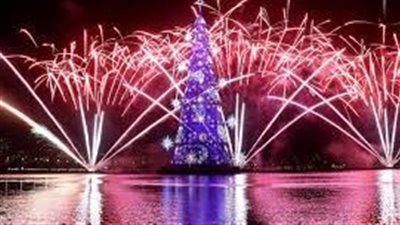 شاهد أكبر شجرة عيد ميلاد عائمة في العالم| صور