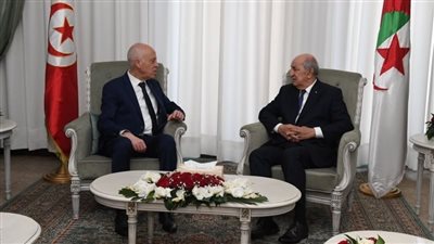 الرئيس الجزائري يزور تونس لبحث علاقات بين البلدين اليوم