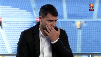 رسميًا.. أجويرو يعلن اعتزاله كرة القدم