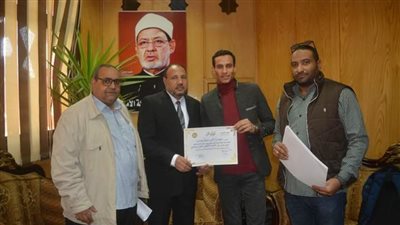  نائب رئيس جامعة الأزهر للوجه القبلي يكرم الطلاب المشاركين في المعسكر التثقيفي ببورسعيد 