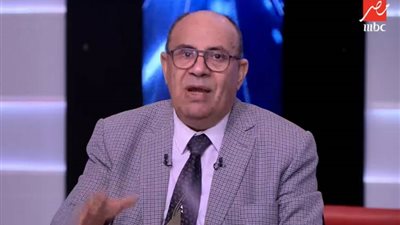 هتخبطك عربية.. مبروك عطية يرد على سؤال غريب من أحد متابعيه