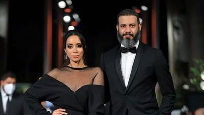 محمد فراج يغازل زوجته في عيد ميلادها: رفيقة الدرب ومفتاح السعادة