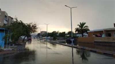 سقوط أمطار متوسطة بقرية أبورماد جنوب البحر الأحمر.. والمحافظ يرفع درجة الاستعداد