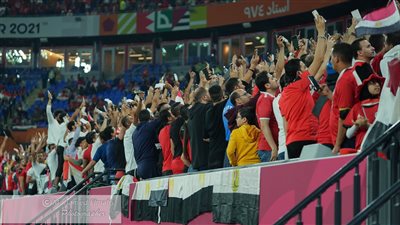 الجماهير المصرية تحتج خلال مباراة تونس أمس اعتراضًا على فيفا | صور وفيديو
