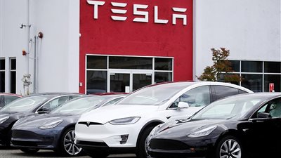 لوجود عيوب فنية.. تسلا تستدعي نحو 475 ألف سيارة في الولايات المتحدة