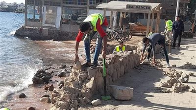 بدء أعمال تطوير الممشى السياحي بمدينة دهب | صور 