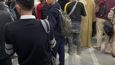  شاب يلقي بنفسه أسفل عجلات مترو الأنفاق بالدقي.. والحركة تتوقف