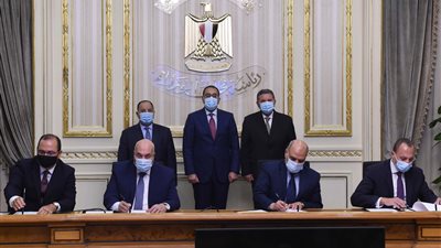 رئيس الوزراء يشهد توقيع اتفاقية تسهيل ائتماني مع المؤسسات المالية العالمية لتطوير قطاع الغزل والنسيج