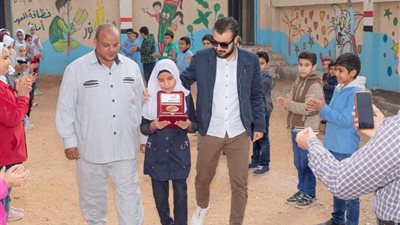 ممر شرفي لطالبة من ذوي الهمم تكريما لها على حفظها القرآن الكريم بالدقهلية | صور