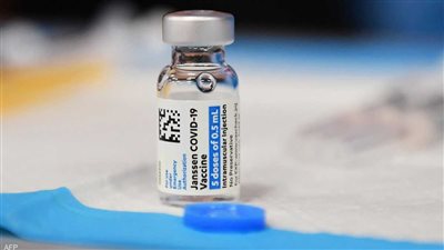 تسبب في تجلطات دموية.. السلطات الصحية الأمريكية توصي باستخدام لقاحي فايزر وموديرنا بدلًا من جونسون آند جونسون
