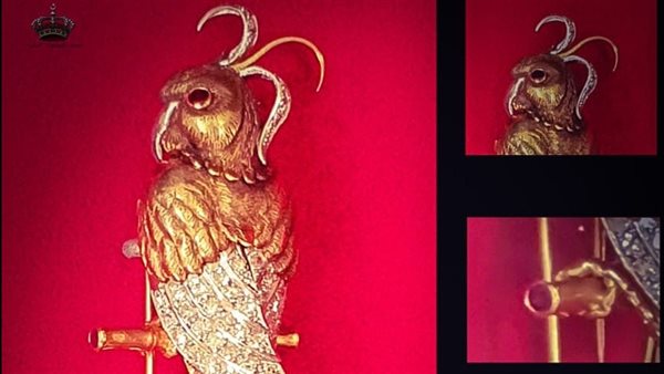  بروش على شكل ببغاء