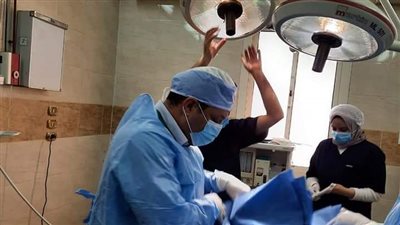 الصحة أجّلت الجراحات غير العاجلة.. هل يفاقم فيروس كورونا ظاهرة نقص أسرّة العناية المركزة بالمستشفيات الحكومية؟  