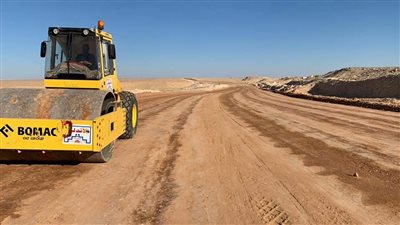 محافظ الوادي الجديد: 685 مليون جنيه موازنة مشروعات الطرق بالعام المالي الحالي