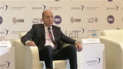 أستاذ أمراض الجهاز الهضمي: الإصابة بمرض كرون تؤثر في القدرة الإنتاجية للمريض 