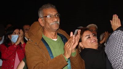 سيد رجب وحسن الجريتلي يشاهدان العرض المسرحي الكويتي أي ميديا بمسرح الهناجر