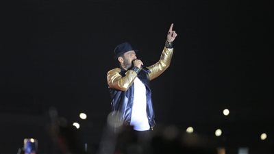 مبكسبش من حفلاتي الكبيرة.. تامر حسني يوجه نصيحة للشباب بعد نجاح حفله الأخير