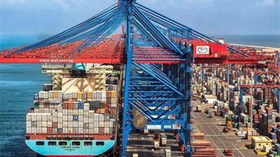 قناة السويس: دخول وخروج 17 سفينة من موانئ بورسعيد