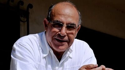 في ختام فعالياته.. ملتقى الأقصر للتصوير يكرم فنان الجداريات عبد السلام عيد 