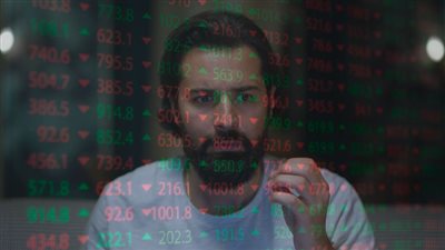 هلاوس أحمد حاتم واندفاع هنا الزاهد في الإعلان الرسمي لمسلسل أنا وهي | فيديو