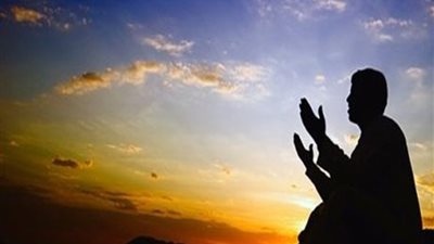 يصل بسرعة البرق.. دعاء المظلوم في جوف الليل 