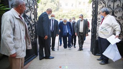 نقيب المحامين يباشر عمله من جديد بعد شفائه من كورونا 