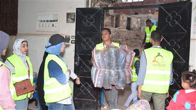 مبادرة شتاء دافئ توزع 2500 بطانية لمتضرري السيول والأسر الفقيرة بأسوان