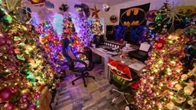 عائلة ألمانية تسجل رقمًا قياسيًا بنصب 400 شجرة ميلاد في المنزل