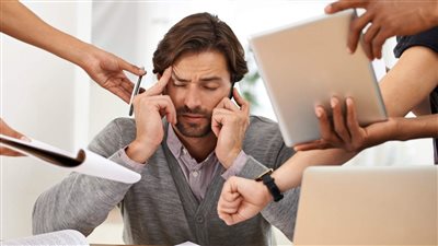 هل تؤثر عادات العمل على إيقاعنا اليومي؟.. طبيب يجيب