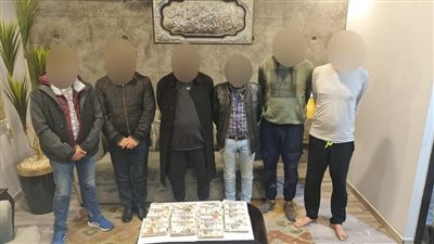 انتحال صفة رجال شرطة.. تفاصيل سقوط عصابة للاتجار بالعملة وسرقة المواطنين بالمقطم 