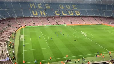 بالرغم من انتهاء المباراة.. تشافي يأمر لاعبي فريقه بإجراء عمليات الإحماء I فيديو