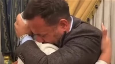 ماجد المصري يحتضن ابنته ويبكي في عقد قرانها