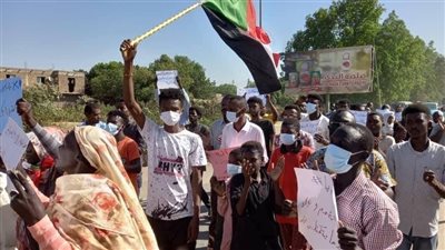 الأمن السوداني يغلق الطرق أمام المحتجين في الخرطوم على اتفاق البرهان وحمدوك