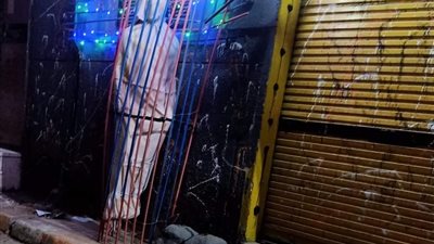 مانيكان مشنوق ومكفن يثير رعب المارة في قنا.. والأجهزة التنفيذية تتدخل
