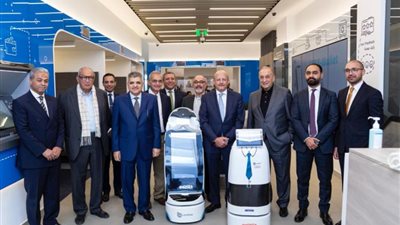 لأول مرة.. إنسان آلي يشارك في افتتاح فرع لـ أحد البنوك بالشيخ زايد