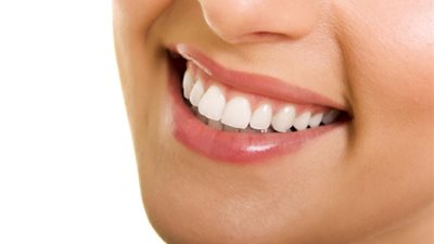 طرق فعالة للتغلب على حساسية الأسنان في الصيف.. تعرف عليها