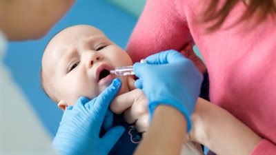 منها القيء والإسهال.. ما هي موانع تطعيم الطفل ضد شلل الأطفال؟| فيديو جراف