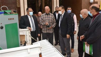 التضامن تدعم مكوجي مُسن بالشرقية بـ مكواة بخار ومعاش وكشك | صور