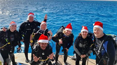 الغطس مع بابا نويل.. تجربة جديدة لـ سائحين بالغردقة تزامنًا مع استقرار الأحوال الجوية | صور