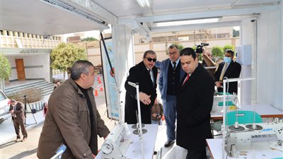 وزير القوى العاملة ونظيره الليبي يتفقدان نموذج وحدة التدريب المتنقلة │ صور