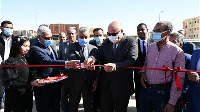 أكبر كومباوند بقنا الجديدة.. المحافظ يضع حجر أساس مشروع جرين سيتي