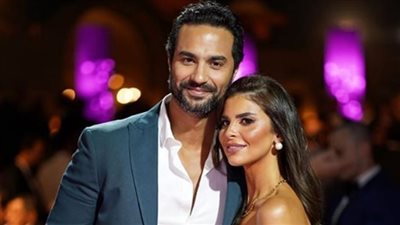 أبرزهم كريم فهمي وزوجته.. نجوم تعرضوا إلى مواقف محرجة أمام الكاميرات | فيديوجراف