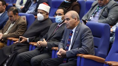 مقرر مؤتمر الأزهر عن المناخ يطالب بضرورة تفعيل الرقابة وتنفيذ القانون لحماية البيئة