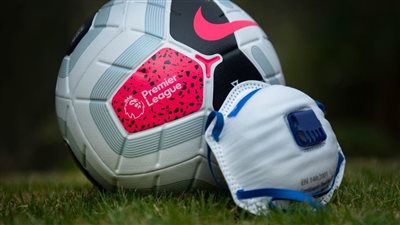 عقب تفشي كورونا.. رئيس وزراء إنجلترا يحسم موقفه من تخفيض أعداد الجماهير