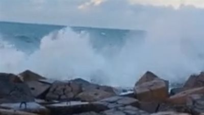 بث مباشر | بسبب موجة الطقس السيئ.. ارتفاع الأمواج بشواطئ الإسكندرية